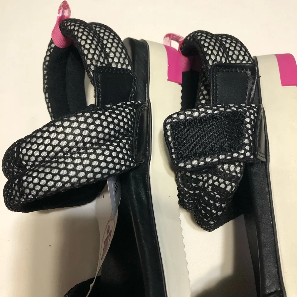 Juicy Couture N.W.T. Women's Black Mesh Sport Sandals Pink Insole Size‎ 11 M.
